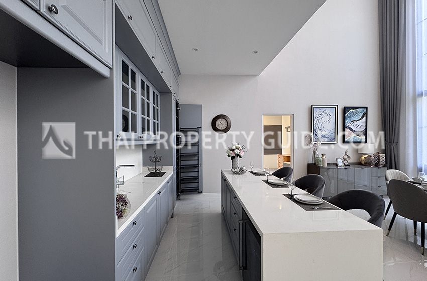 House with Shared Pool in Krung Thep Kritha 